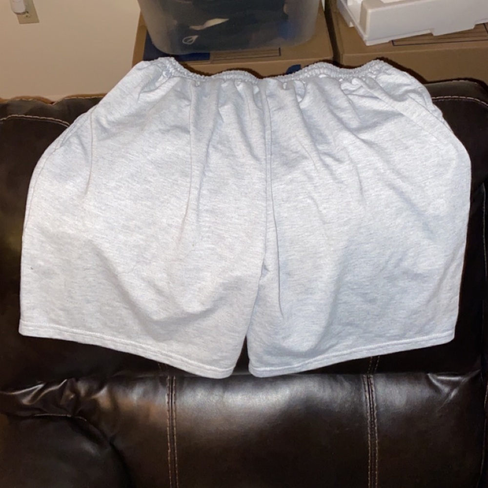 Shorts - Picture 3 of 3